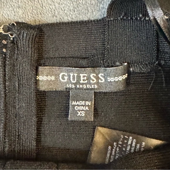 Guess Black Fitted Crop Tank Top

#1112 - Picture 6 of 8